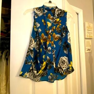 Gorgeous brand new rachel Roy floral blue top